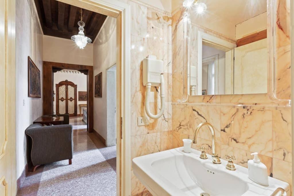 Doge Palace Luxury Apartment - Cannaregio Venice Luaran gambar